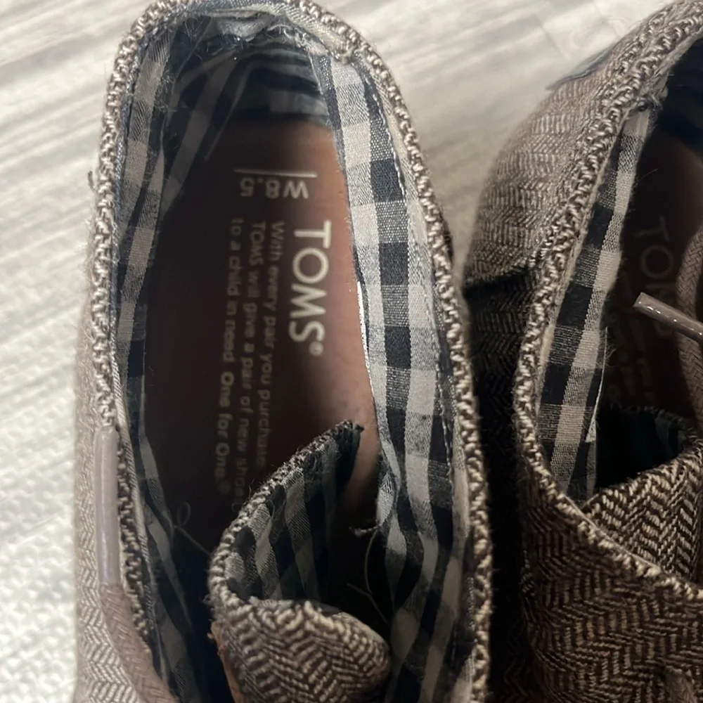 Tom’s Wedge Herringbone Brown Lace up Size 8.5